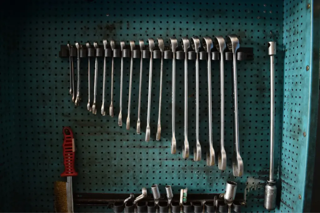 10 essential tools that every handyman should have